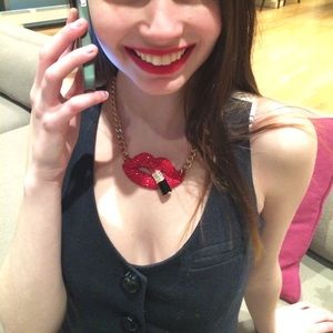 Lip necklace